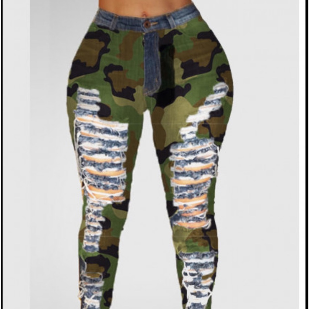 Camouflage distressed jeans